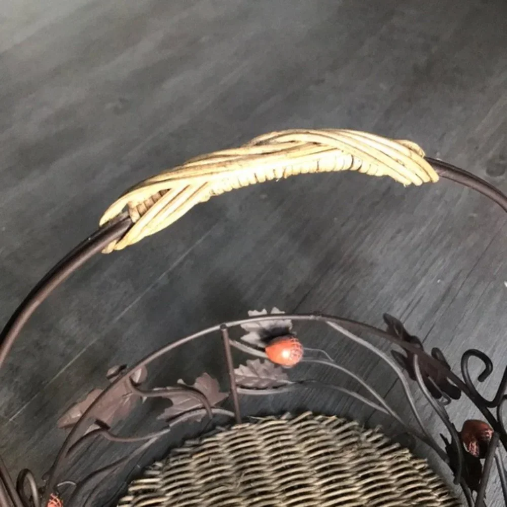 Pier 1 Decorative Wrought Iorn & Wicker Weave Fall/Autumn Basket